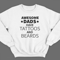 Свитшот в подарок для папы с надписью "Awesome dads have tattoos and beards"