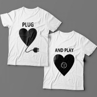 Парные футболки для влюбленных "Plug" и "And play"