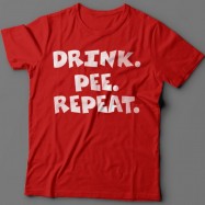 Прикольная футболка с надписью "Drink. Pee. Repeat" ("Пей. Отливай. Повторяй")