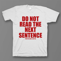 Прикольная футболка с принтом "Do not read the next sentence"